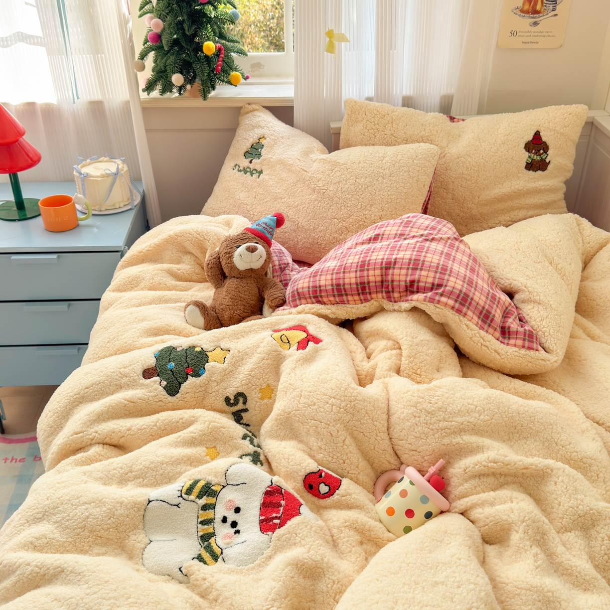 91家纺网 家纺一手货源 找家纺 一霖家纺 2025新款高克重羊羔毛毛巾绣四件套 圣诞小狗