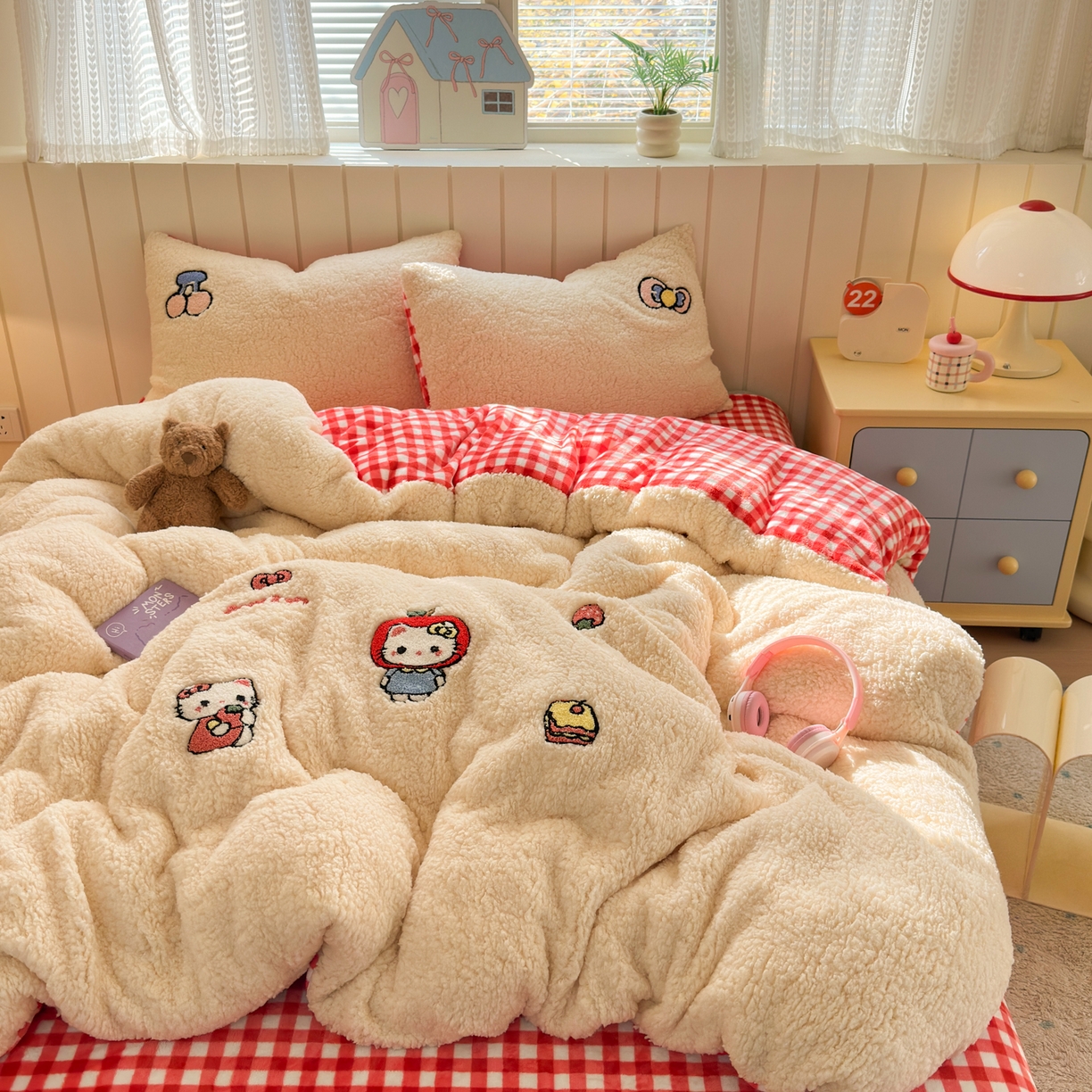 一霖家纺 2025新款高克重羊羔毛毛巾绣四件套 羊羔毛-苹果猫