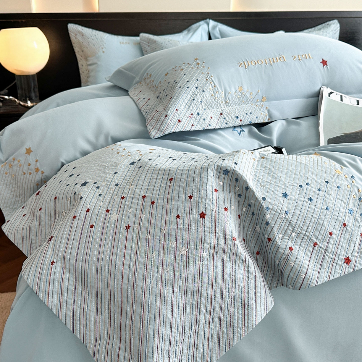 91家纺网 家纺一手货源 找家纺 苏源家居 2026新款轻奢风刺绣亲肤棉磨毛四件套 璀璨-天空蓝