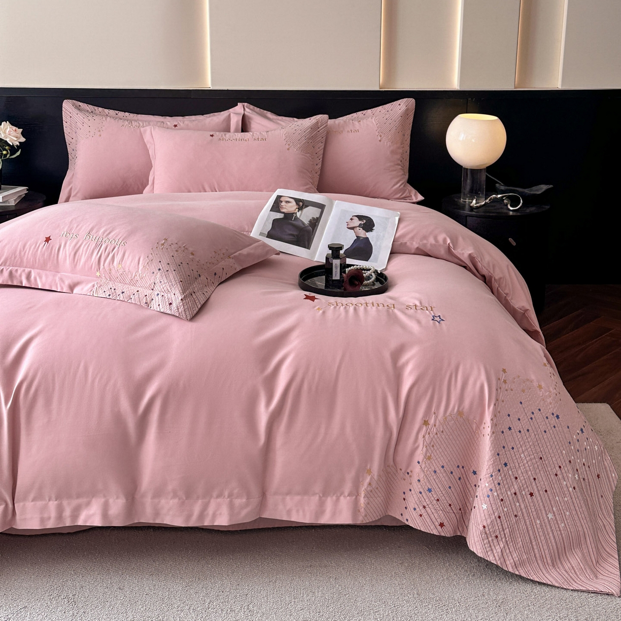 91家纺网 家纺一手货源 找家纺 苏源家居 2026新款轻奢风刺绣亲肤棉磨毛四件套 璀璨-豆沙粉