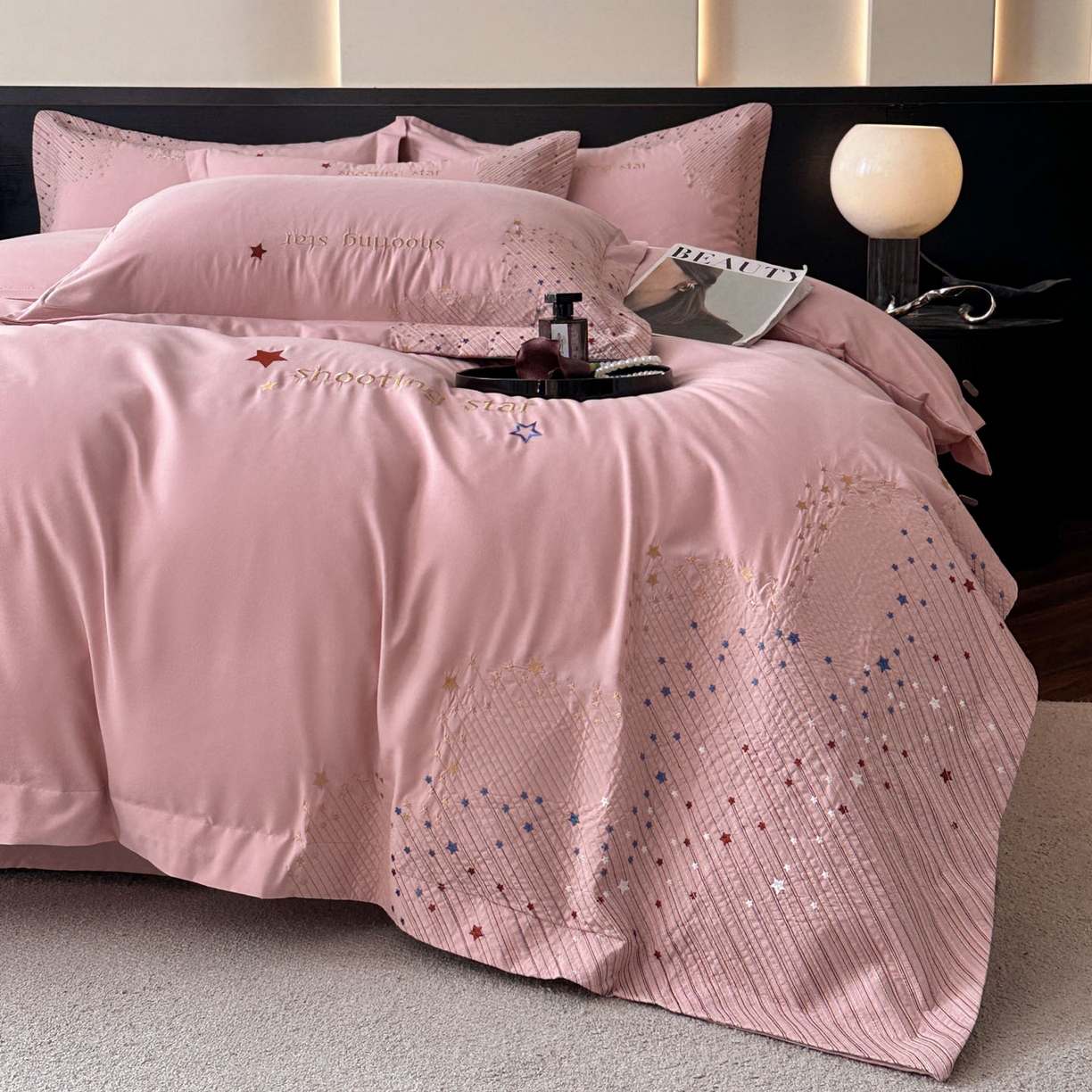 91家纺网 家纺一手货源 找家纺 苏源家居 2026新款轻奢风刺绣亲肤棉磨毛四件套 璀璨-豆沙粉