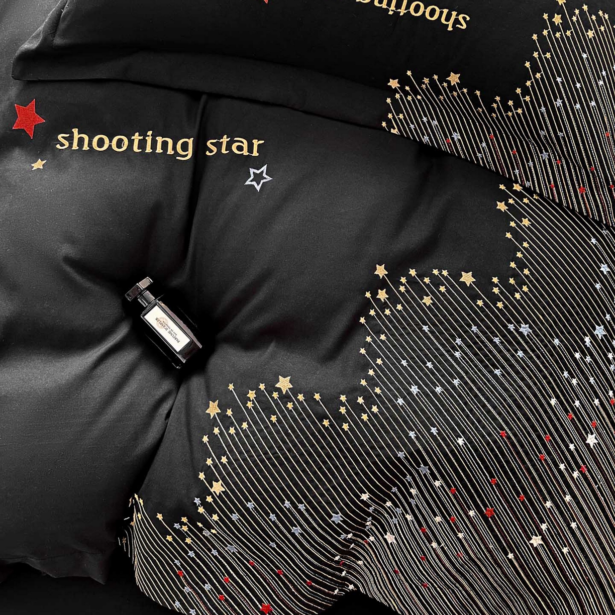 91家纺网 家纺一手货源 找家纺 苏源家居 2026新款轻奢风刺绣亲肤棉磨毛四件套 璀璨-曜石黑