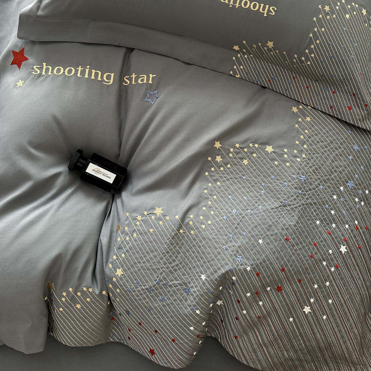 91家纺网 家纺一手货源 找家纺 苏源家居 2026新款轻奢风刺绣亲肤棉磨毛四件套 璀璨-高级灰