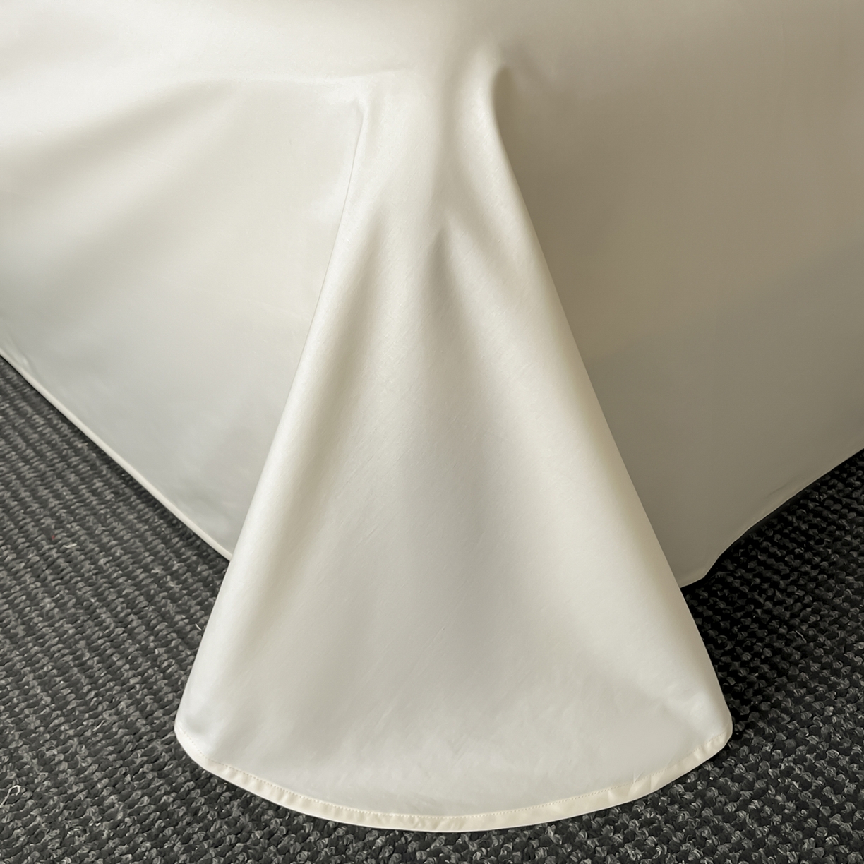 91家纺网 家纺一手货源 找家纺 置顶家纺 2025新款简希亲肤重工刺绣系列四件套 简希-奶昔白