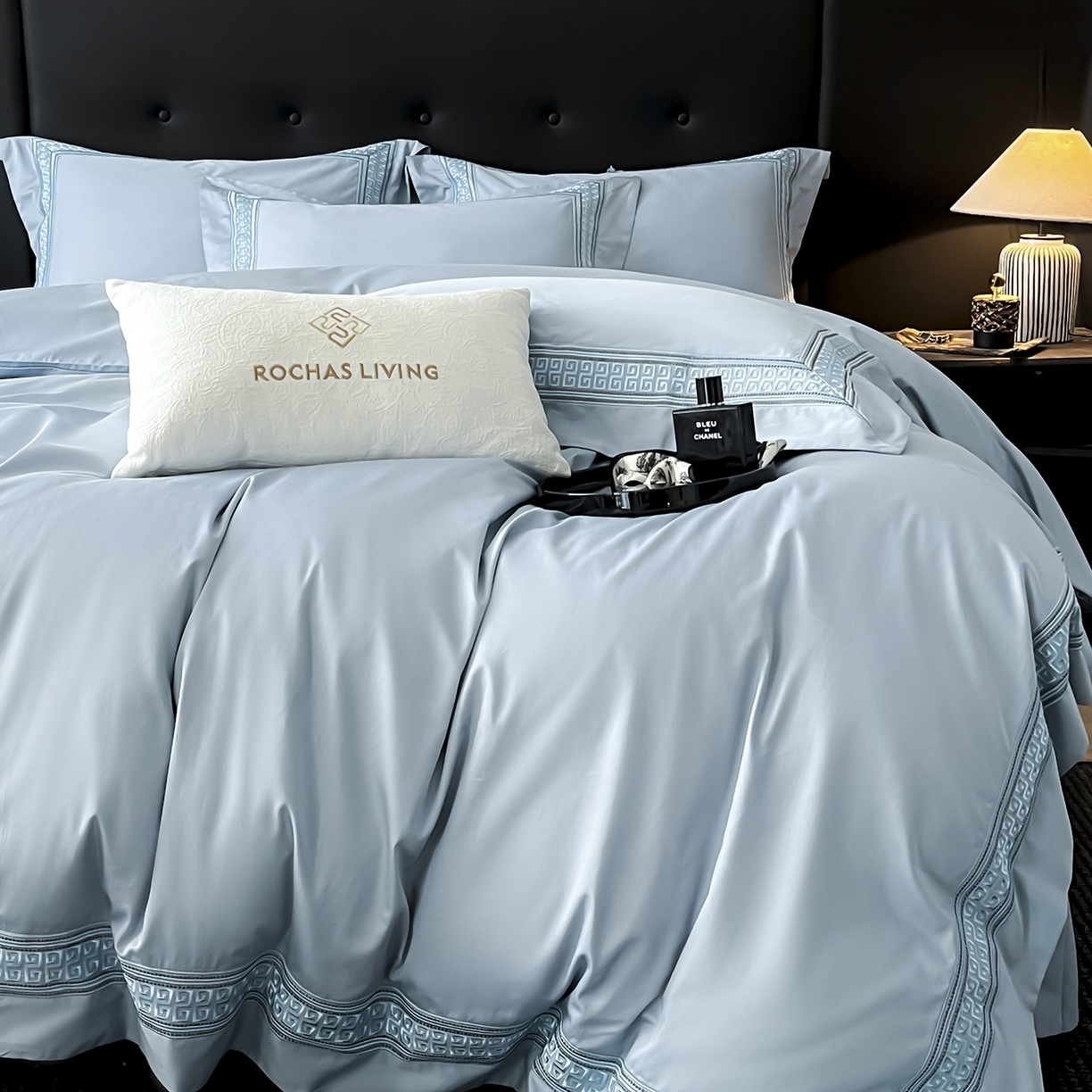 91家纺网 家纺一手货源 找家纺 置顶家纺 2025新款简希亲肤重工刺绣系列四件套 简希-天空蓝