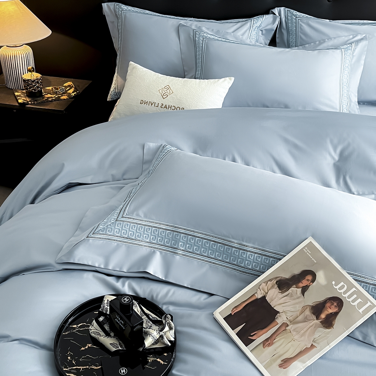 91家纺网 家纺一手货源 找家纺 置顶家纺 2025新款简希亲肤重工刺绣系列四件套 简希-天空蓝