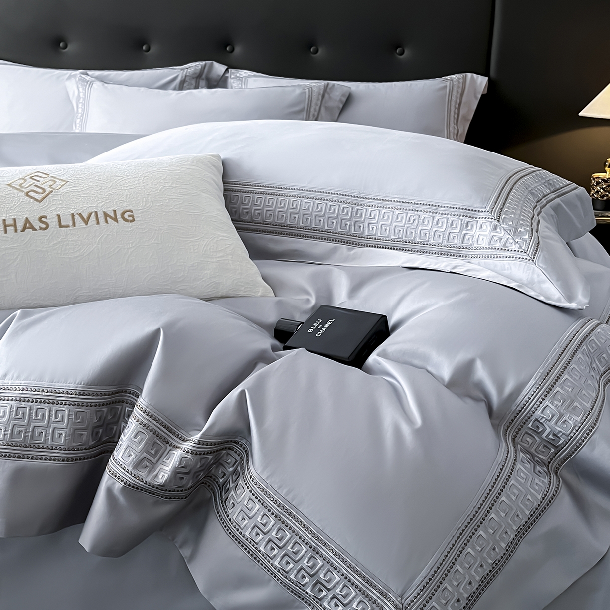 91家纺网 家纺一手货源 找家纺 置顶家纺 2025新款简希亲肤重工刺绣系列四件套 简希-瓷器蓝