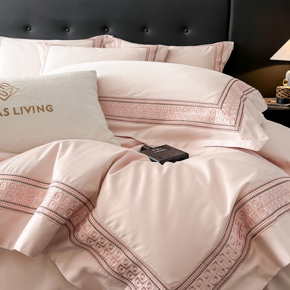 91家纺网 家纺一手货源 找家纺 置顶家纺 2025新款简希亲肤重工刺绣系列四件套 简希-粉