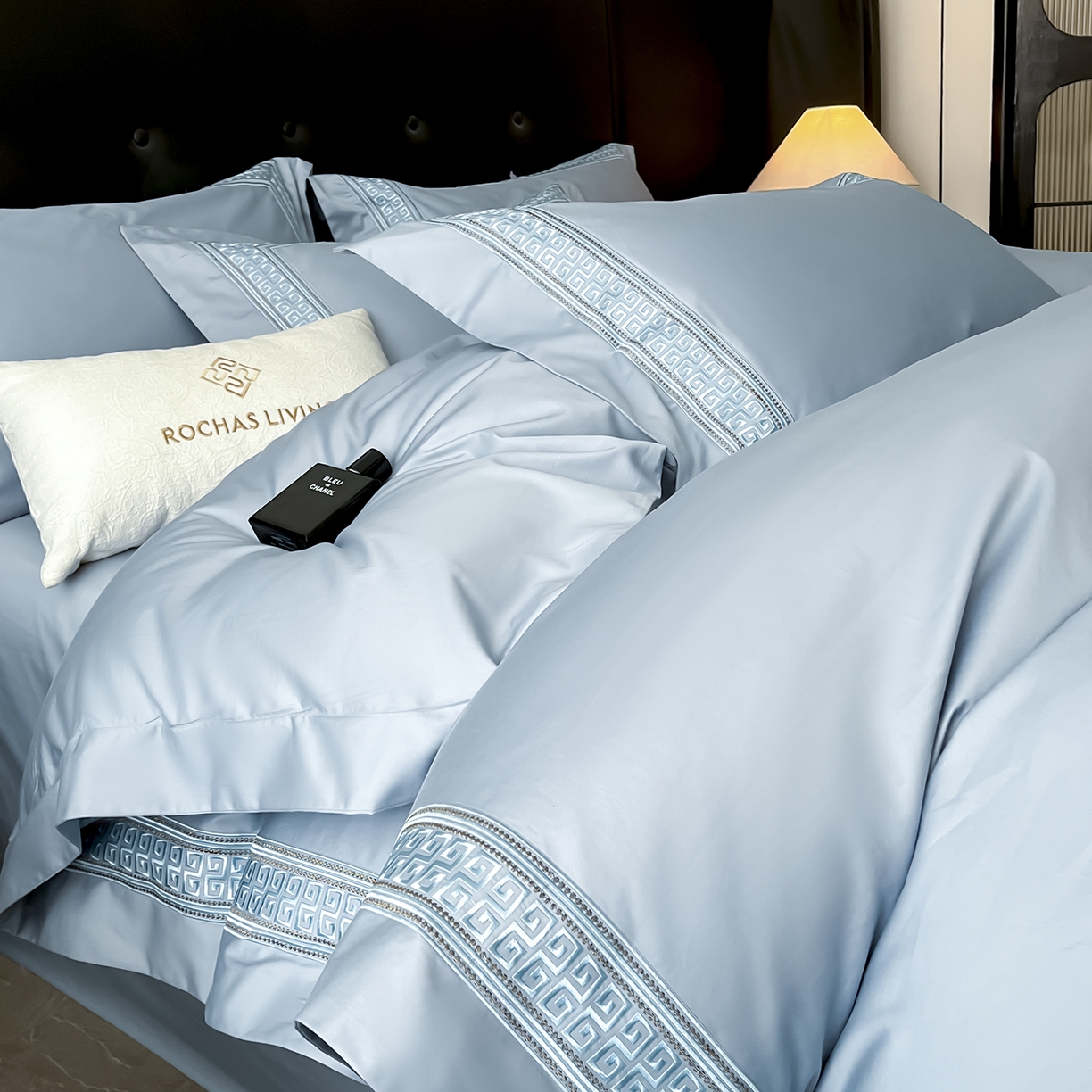 91家纺网 家纺一手货源 找家纺 置顶家纺 2025新款简希亲肤重工刺绣系列四件套 简希-天空蓝