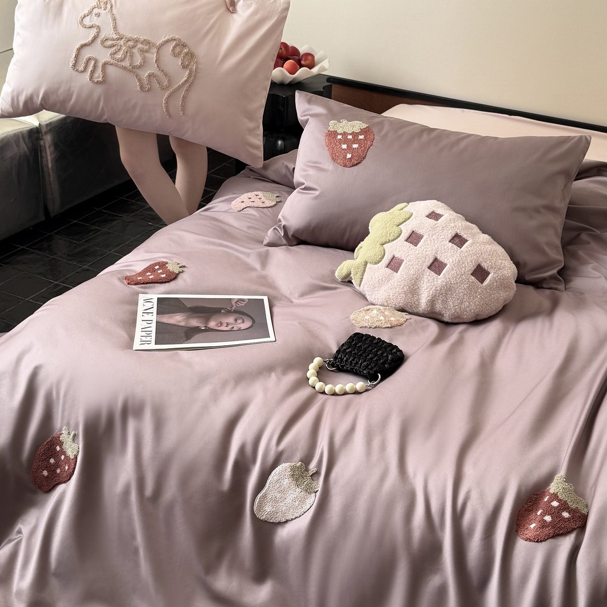 91家纺网 家纺一手货源 找家纺 （总）鹿班家居 2026春季新品100S长绒棉毛巾绣系列四件套-草莓方方 标准会员-20元