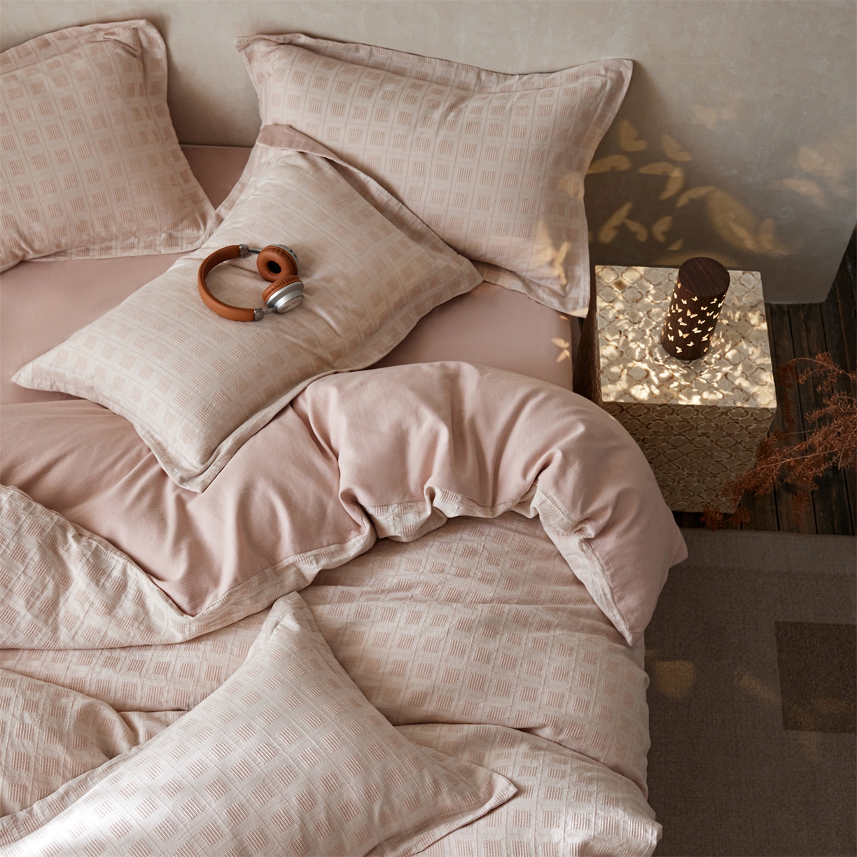 91家纺网 家纺一手货源 找家纺 笙意家纺 2025新款全棉A版棉麻提花B版13372四件套-乔屿系列 乔屿粉