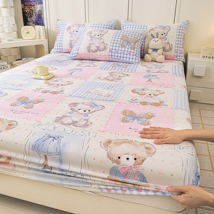 91家纺网 家纺一手货源 找家纺 金鑫汇家纺 2026新款13070全棉单品套件系列-成人床：A版单床笠 熊熊精灵