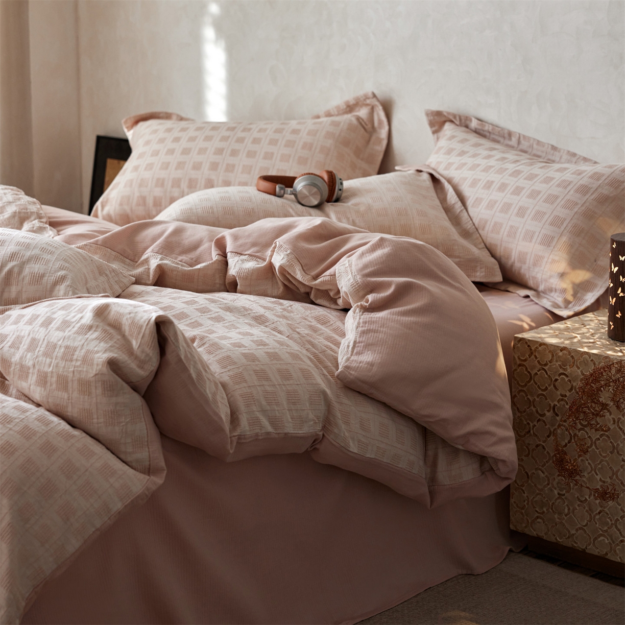 91家纺网 家纺一手货源 找家纺 笙意家纺 2025新款全棉A版棉麻提花B版13372四件套-乔屿系列 乔屿粉