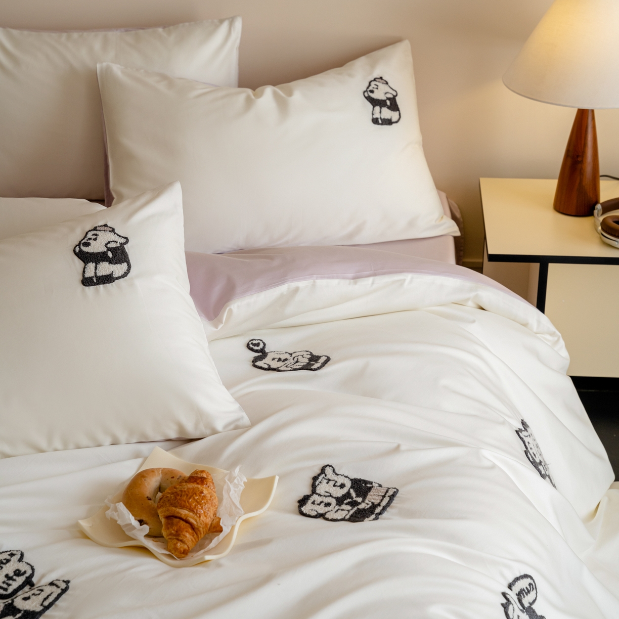 91家纺网 家纺一手货源 找家纺 （总）FORTWO家纺原创设计（FOR TWO家纺） 2026新款50长绒棉卡通毛巾绣系列四件套 会员-20（券前）基础价不低于小号268元 中号348元，大号388元 床笠加10元