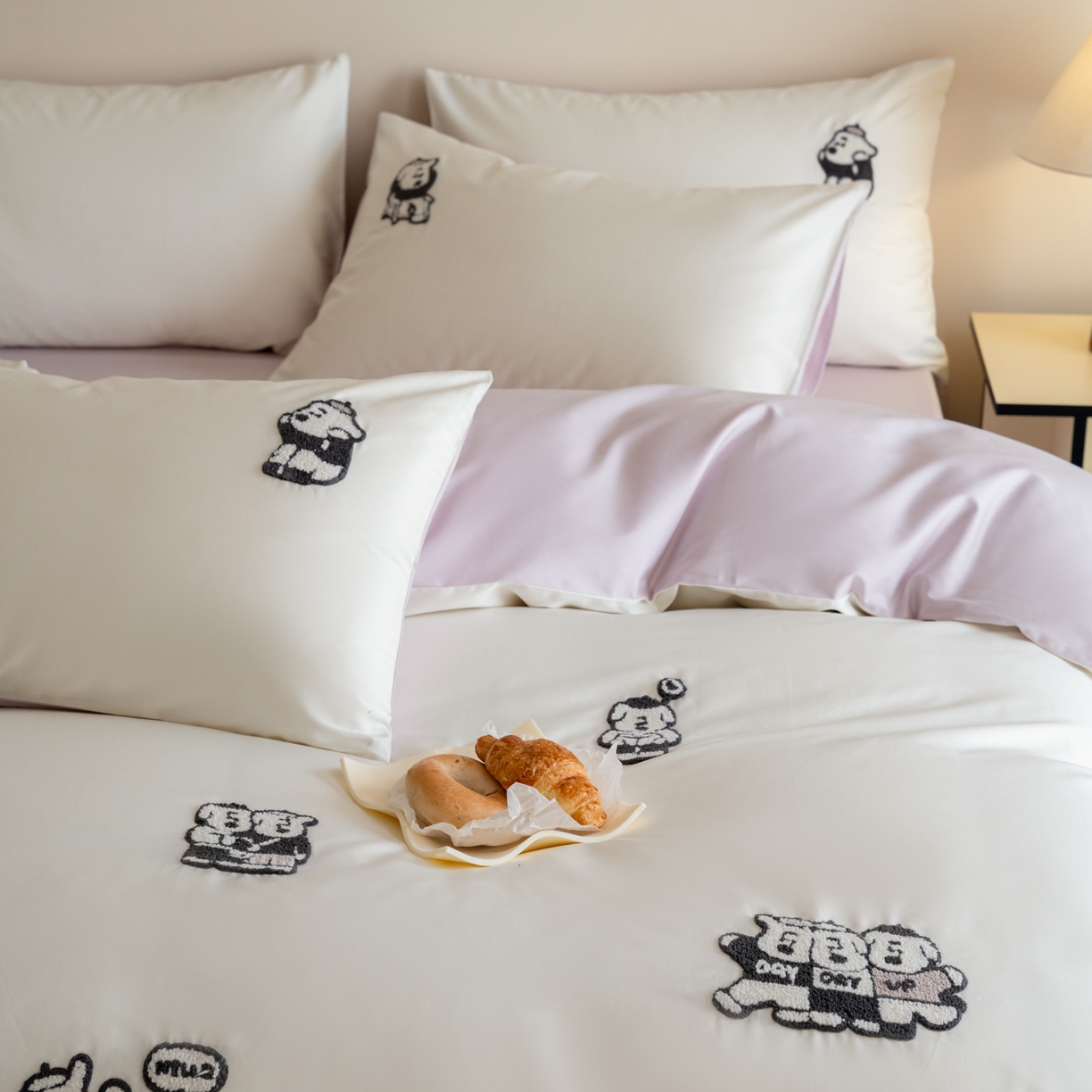 91家纺网 家纺一手货源 找家纺 （总）FORTWO家纺原创设计（FOR TWO家纺） 2026新款50长绒棉卡通毛巾绣系列四件套 会员-20（券前）基础价不低于小号268元 中号348元，大号388元 床笠加10元