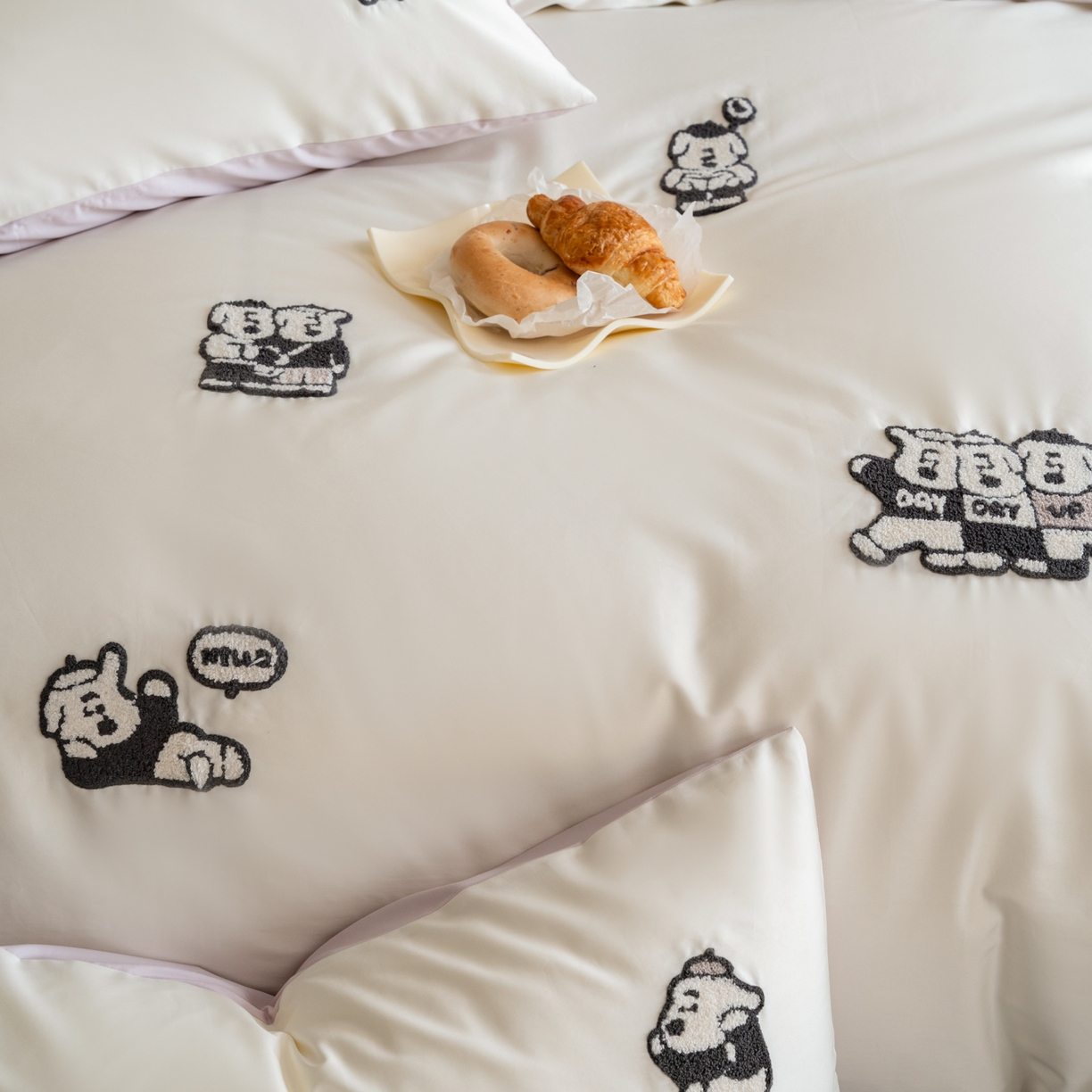 91家纺网 家纺一手货源 找家纺 FORTWO家纺原创设计（FOR TWO家纺） 2026新款50长绒棉卡通毛巾绣系列四件套 会员-20（券前）基础价不低于小号268元 中号348元，大号388元 床笠加10元 抱抱熊