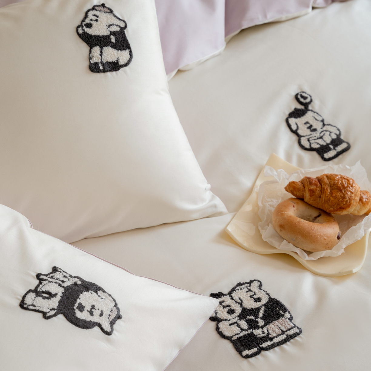 91家纺网 家纺一手货源 找家纺 FORTWO家纺原创设计（FOR TWO家纺） 2026新款50长绒棉卡通毛巾绣系列四件套 会员-20（券前）基础价不低于小号268元 中号348元，大号388元 床笠加10元 抱抱熊