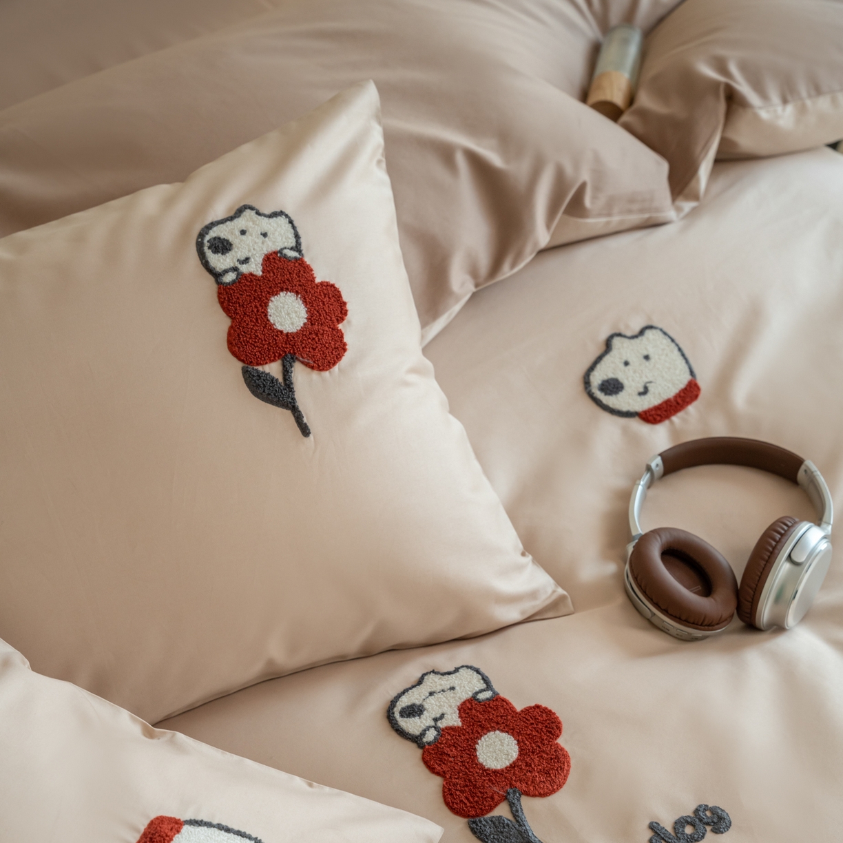 91家纺网 家纺一手货源 找家纺 FORTWO家纺原创设计（FOR TWO家纺） 2026新款50长绒棉卡通毛巾绣系列四件套 会员-20（券前）基础价不低于小号268元 中号348元，大号388元 床笠加10元 小花园