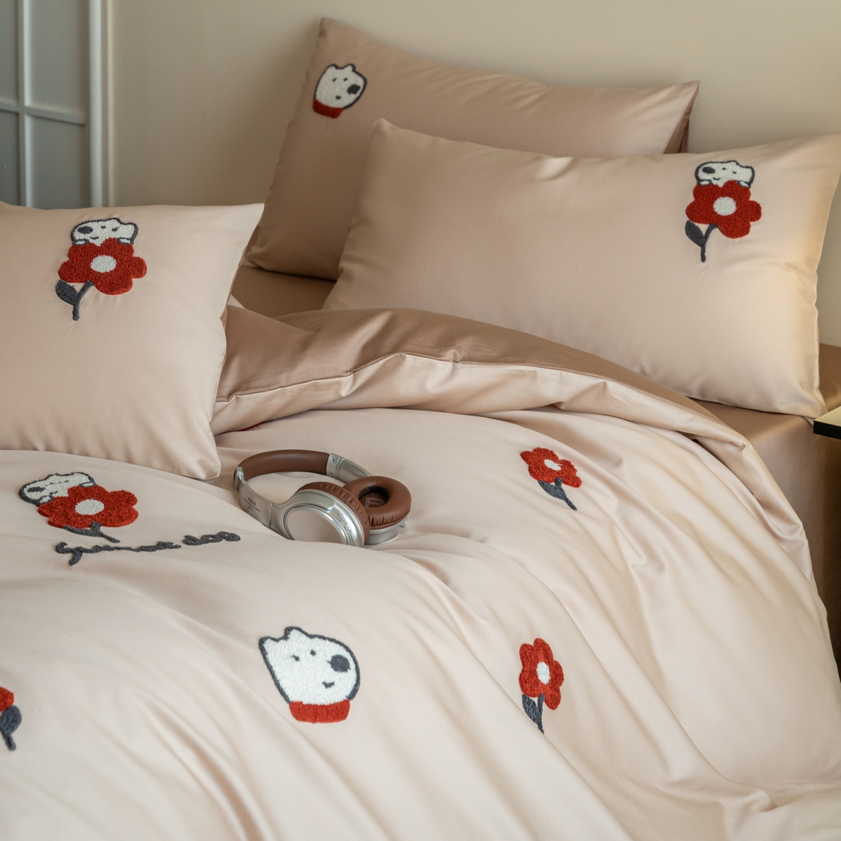 91家纺网 家纺一手货源 找家纺 FORTWO家纺原创设计（FOR TWO家纺） 2026新款50长绒棉卡通毛巾绣系列四件套 会员-20（券前）基础价不低于小号268元 中号348元，大号388元 床笠加10元 小花园