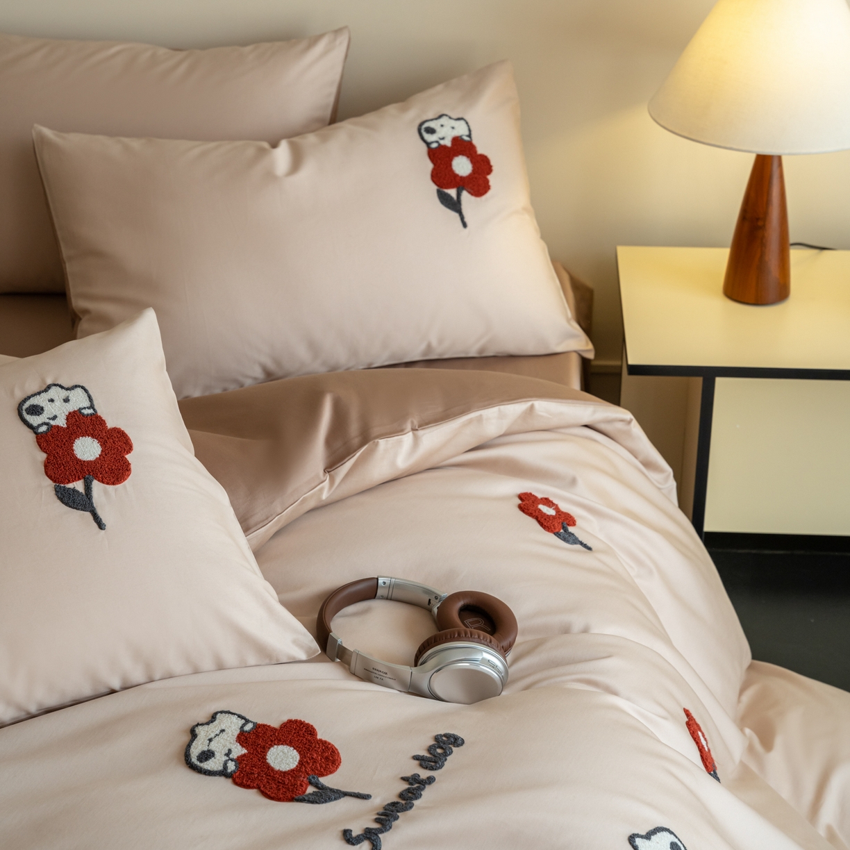 91家纺网 家纺一手货源 找家纺 FORTWO家纺原创设计（FOR TWO家纺） 2026新款50长绒棉卡通毛巾绣系列四件套 会员-20（券前）基础价不低于小号268元 中号348元，大号388元 床笠加10元 小花园