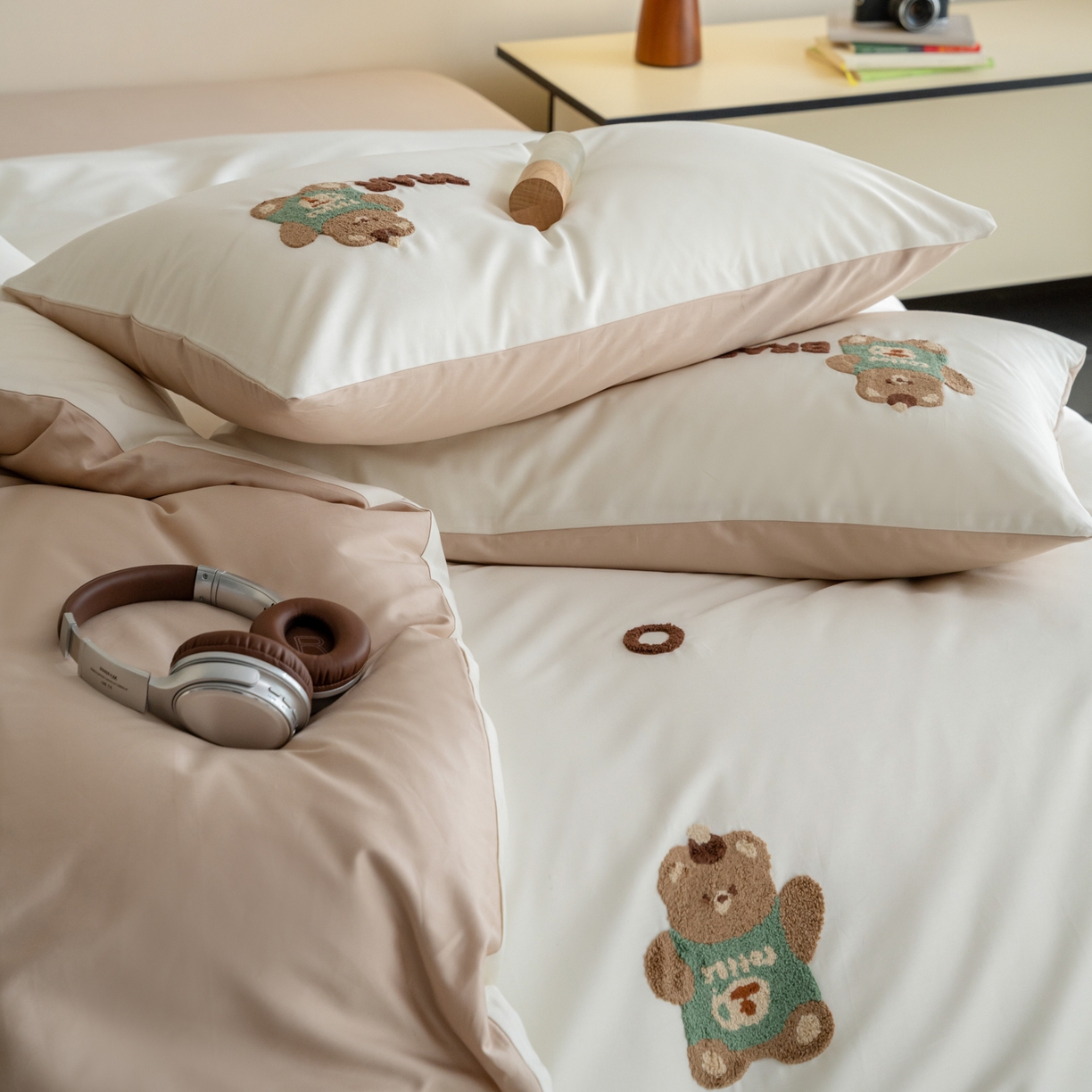 91家纺网 家纺一手货源 找家纺 FORTWO家纺原创设计（FOR TWO家纺） 2026新款50长绒棉卡通毛巾绣系列四件套 会员-20（券前）基础价不低于小号268元 中号348元，大号388元 床笠加10元 奶油小熊