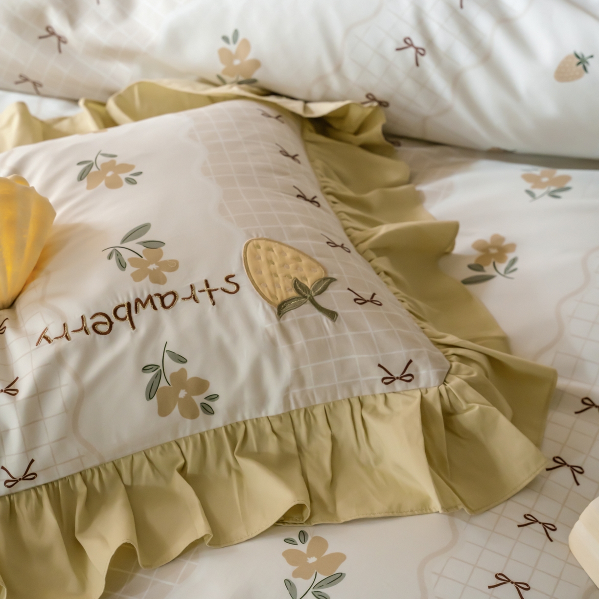 91家纺网 家纺一手货源 找家纺 FORTWO家纺原创设计（FOR TWO家纺） 2026新款50长绒棉印花+绣花荷叶花边系列四件套 会员-20（券前）基础价不低于中号388元，大号418元 床笠加10元 布丁莓