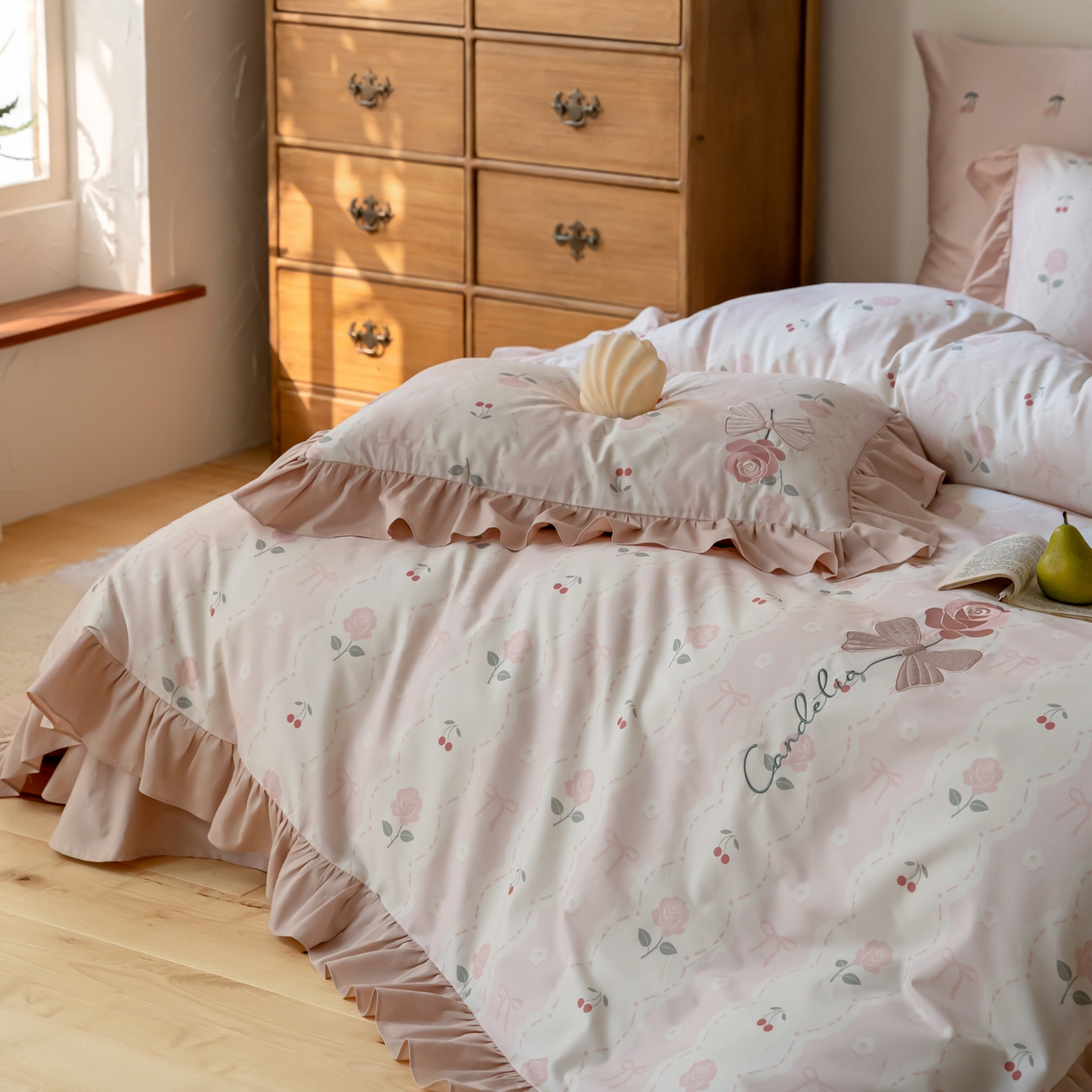 91家纺网 家纺一手货源 找家纺 FORTWO家纺原创设计（FOR TWO家纺） 2026新款50长绒棉印花+绣花荷叶花边系列四件套 会员-20（券前）基础价不低于中号388元，大号418元 床笠加10元 朵朵花