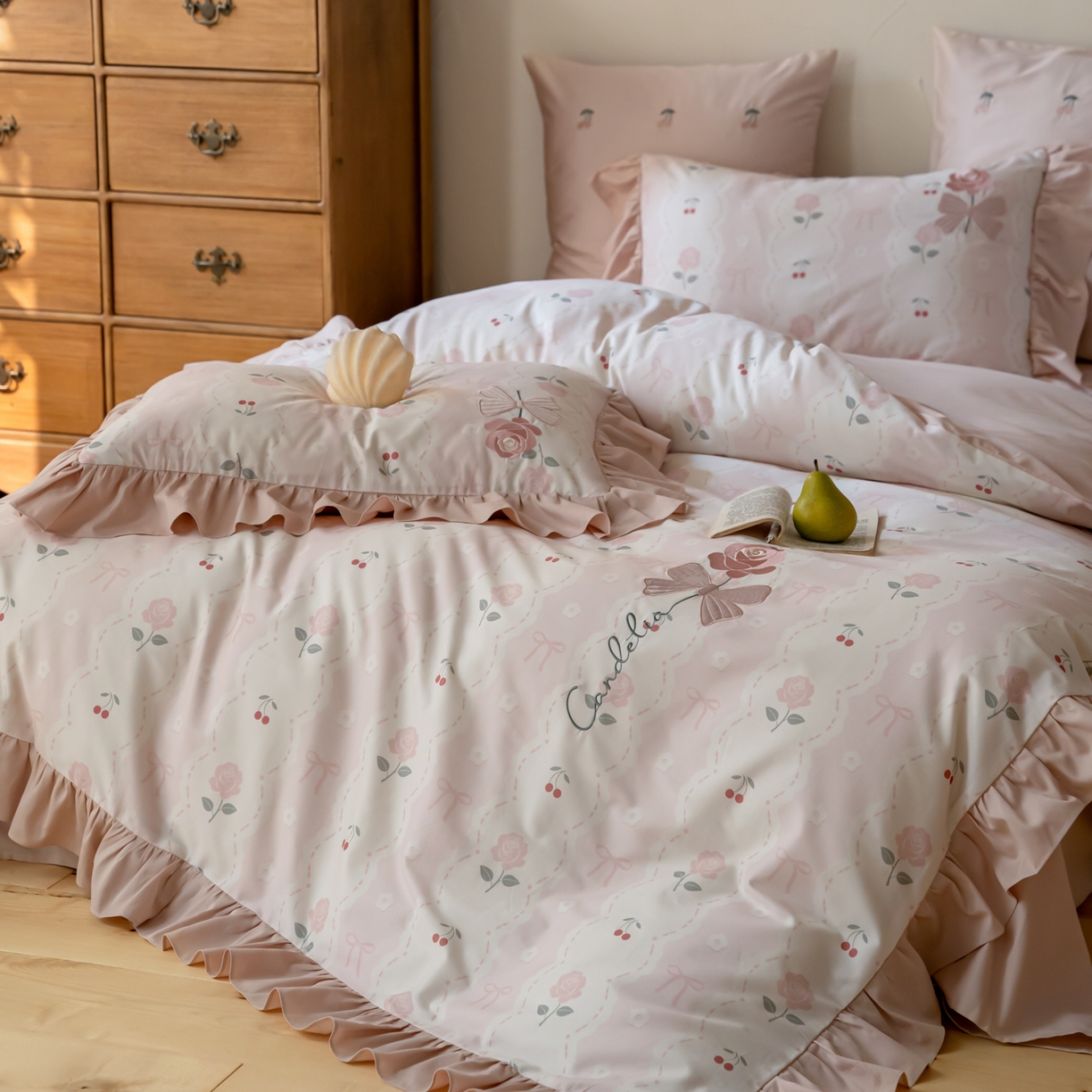 91家纺网 家纺一手货源 找家纺 FORTWO家纺原创设计（FOR TWO家纺） 2026新款50长绒棉印花+绣花荷叶花边系列四件套 会员-20（券前）基础价不低于中号388元，大号418元 床笠加10元 朵朵花