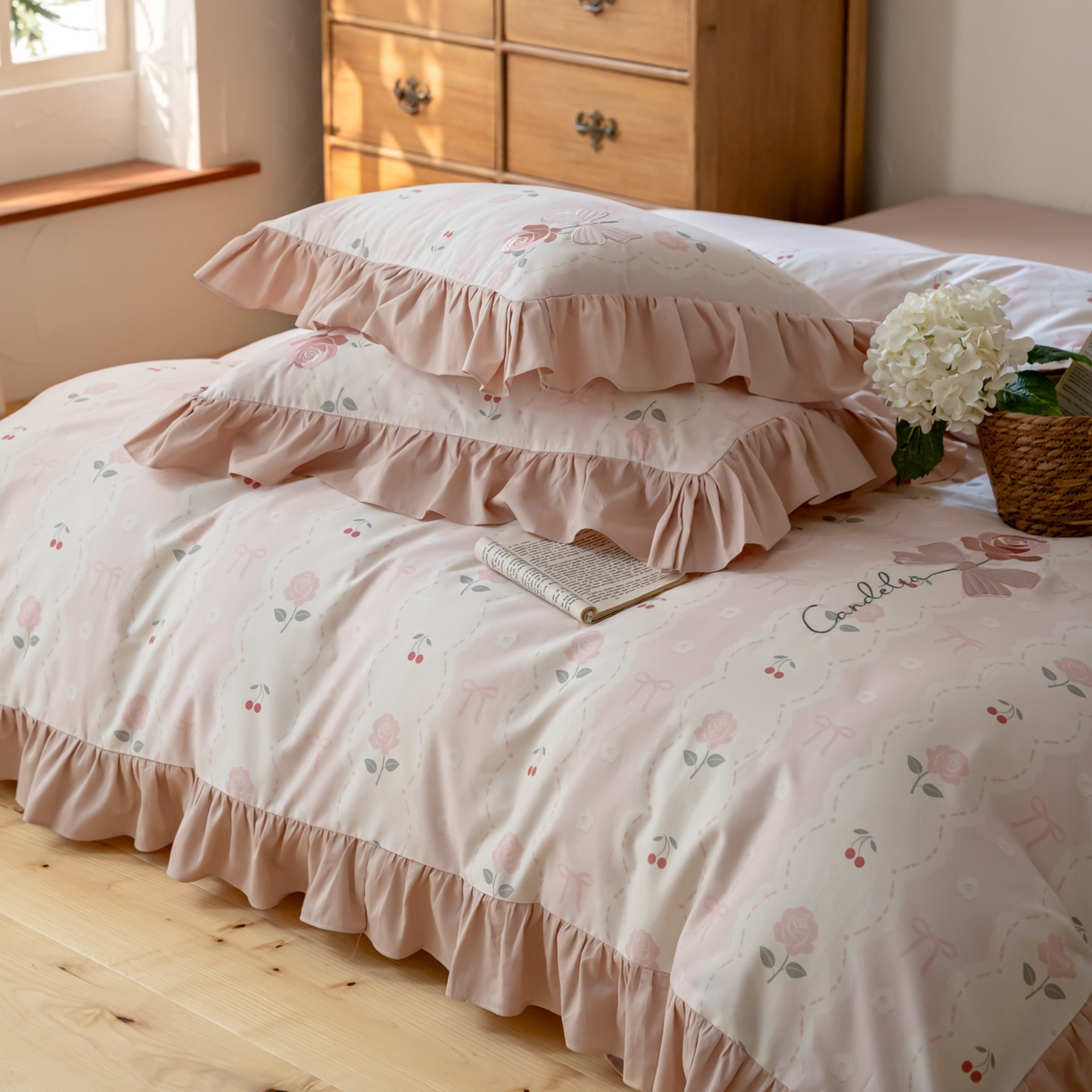 91家纺网 家纺一手货源 找家纺 FORTWO家纺原创设计（FOR TWO家纺） 2026新款50长绒棉印花+绣花荷叶花边系列四件套 会员-20（券前）基础价不低于中号388元，大号418元 床笠加10元 朵朵花