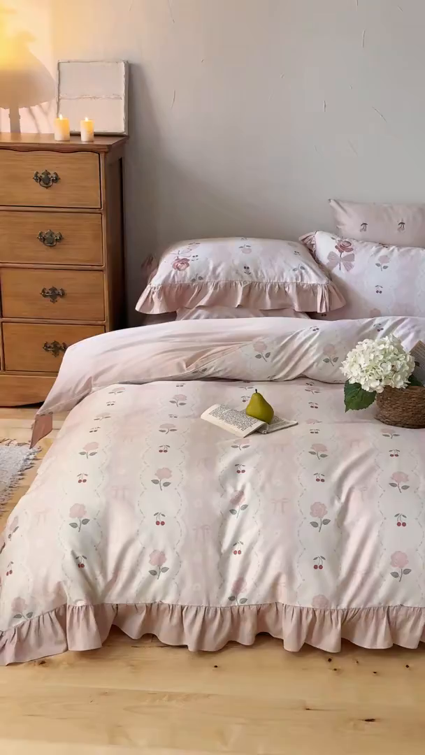 91家纺网 家纺一手货源 找家纺 FORTWO家纺原创设计（FOR TWO家纺） 2026新款50长绒棉印花+绣花荷叶花边系列四件套 会员-20（券前）基础价不低于中号388元，大号418元 床笠加10元 朵朵花