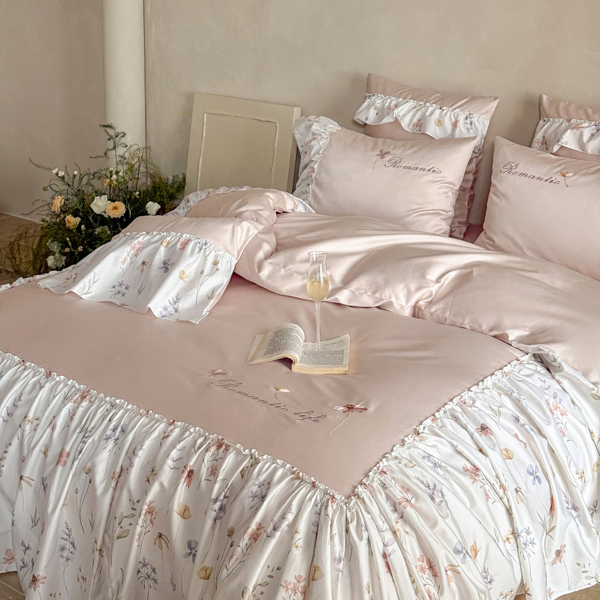 91家纺网 家纺一手货源 找家纺 （总）FORTWO家纺原创设计（FOR TWO家纺） 2026新款50长绒棉印花+绣花荷叶大花边系列四件套 会员-20（券前）基础价不低于中号418元，大号458元 床笠加10元