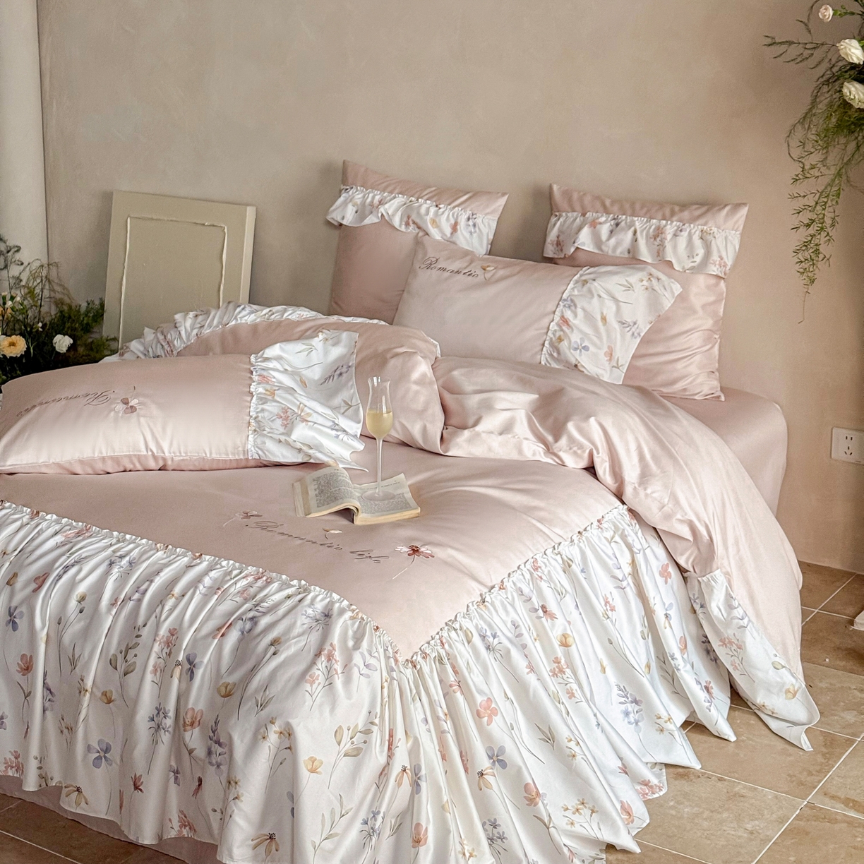 91家纺网 家纺一手货源 找家纺 （总）FORTWO家纺原创设计（FOR TWO家纺） 2026新款50长绒棉印花+绣花荷叶大花边系列四件套 会员-20（券前）基础价不低于中号418元，大号458元 床笠加10元