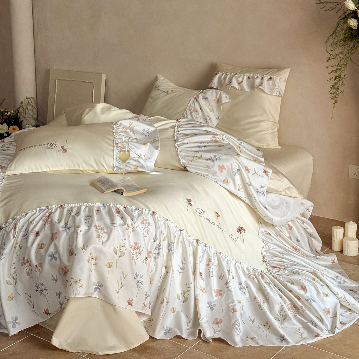 91家纺网 家纺一手货源 找家纺 FORTWO家纺原创设计（FOR TWO家纺） 2026新款50长绒棉印花+绣花荷叶大花边系列四件套 会员-20（券前）基础价不低于中号418元，大号458元 床笠加10元 花未眠-米黄