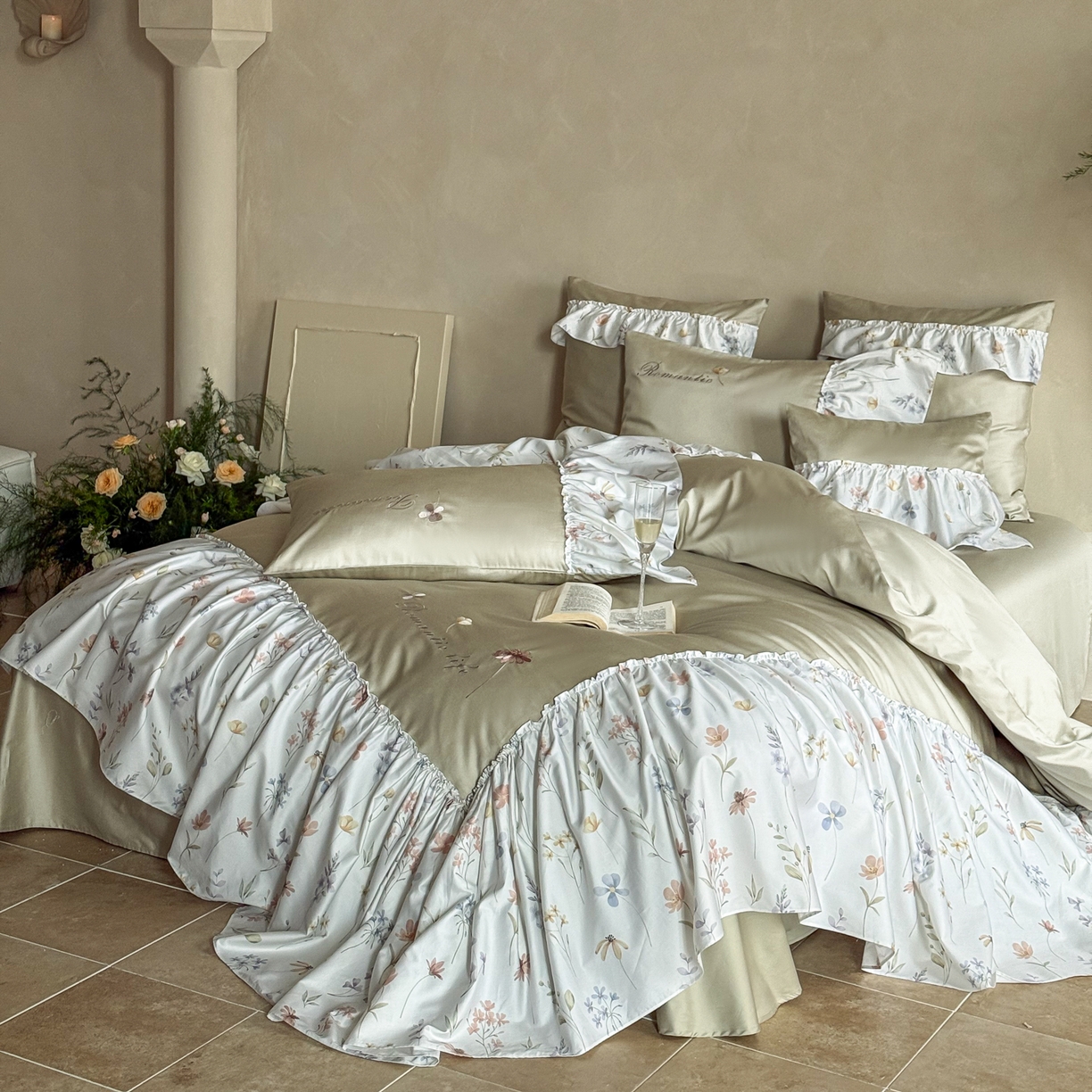 91家纺网 家纺一手货源 找家纺 FORTWO家纺原创设计（FOR TWO家纺） 2026新款50长绒棉印花+绣花荷叶大花边系列四件套 会员-20（券前）基础价不低于中号418元，大号458元 床笠加10元 花未眠-绿