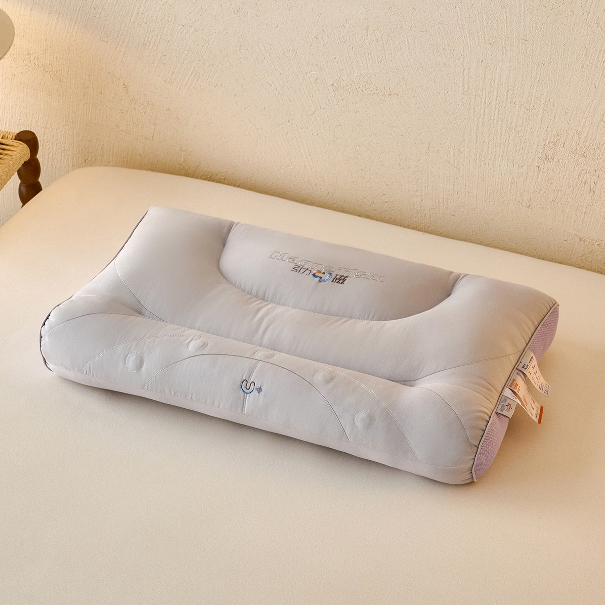91家纺网 家纺一手货源 找家纺 鼎晟纺 2025新款引力磁分区定型枕学生枕芯成人枕头护颈枕 引力磁护颈枕-浅灰单只装