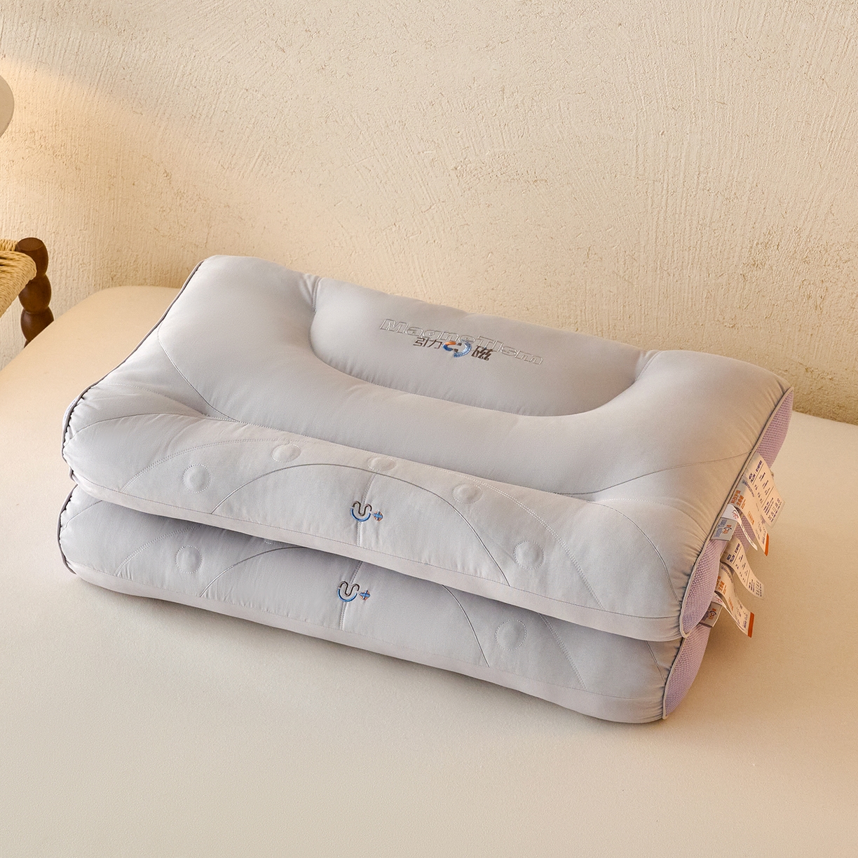 91家纺网 家纺一手货源 找家纺 鼎晟纺 2025新款引力磁分区定型枕学生枕芯成人枕头护颈枕 引力磁护颈枕-浅灰一对装