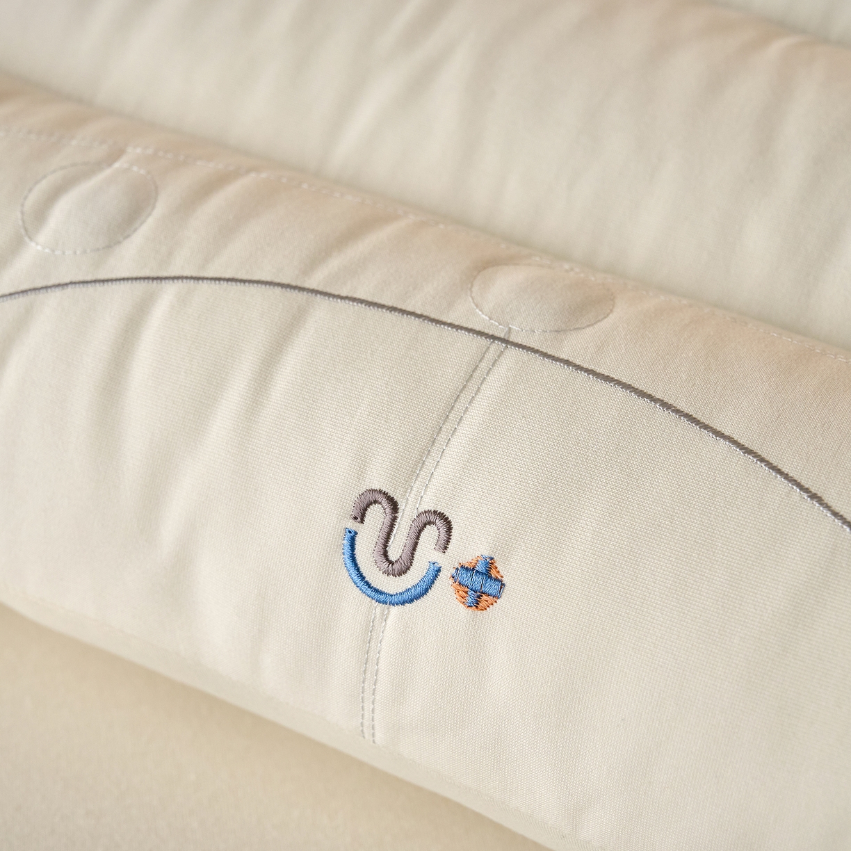 91家纺网 家纺一手货源 找家纺 鼎晟纺 2025新款引力磁分区定型枕学生枕芯成人枕头护颈枕 引力磁护颈枕-白色一对装