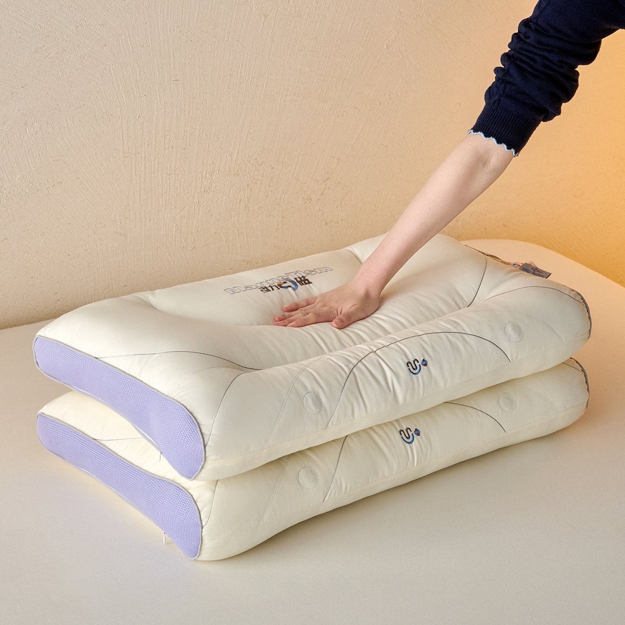 91家纺网 家纺一手货源 找家纺 鼎晟纺 2025新款引力磁分区定型枕学生枕芯成人枕头护颈枕 引力磁护颈枕-白色一对装