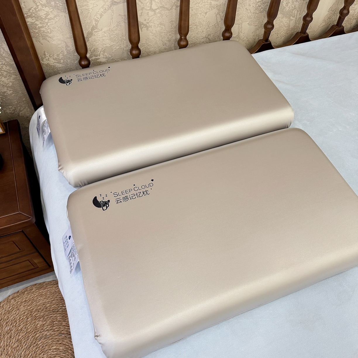 91家纺网 家纺一手货源 找家纺 昕科 2025新款云感好睡记忆棉-实拍版-油光布记忆棉枕芯慢回弹记忆棉枕头 云感好睡记忆棉枕-油光银