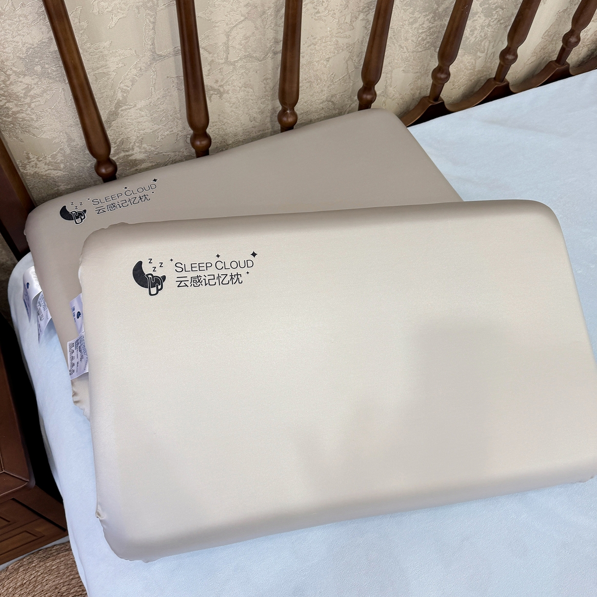 91家纺网 家纺一手货源 找家纺 昕科 2025新款云感好睡记忆棉-实拍版-油光布记忆棉枕芯慢回弹记忆棉枕头 云感好睡记忆棉枕-油光银