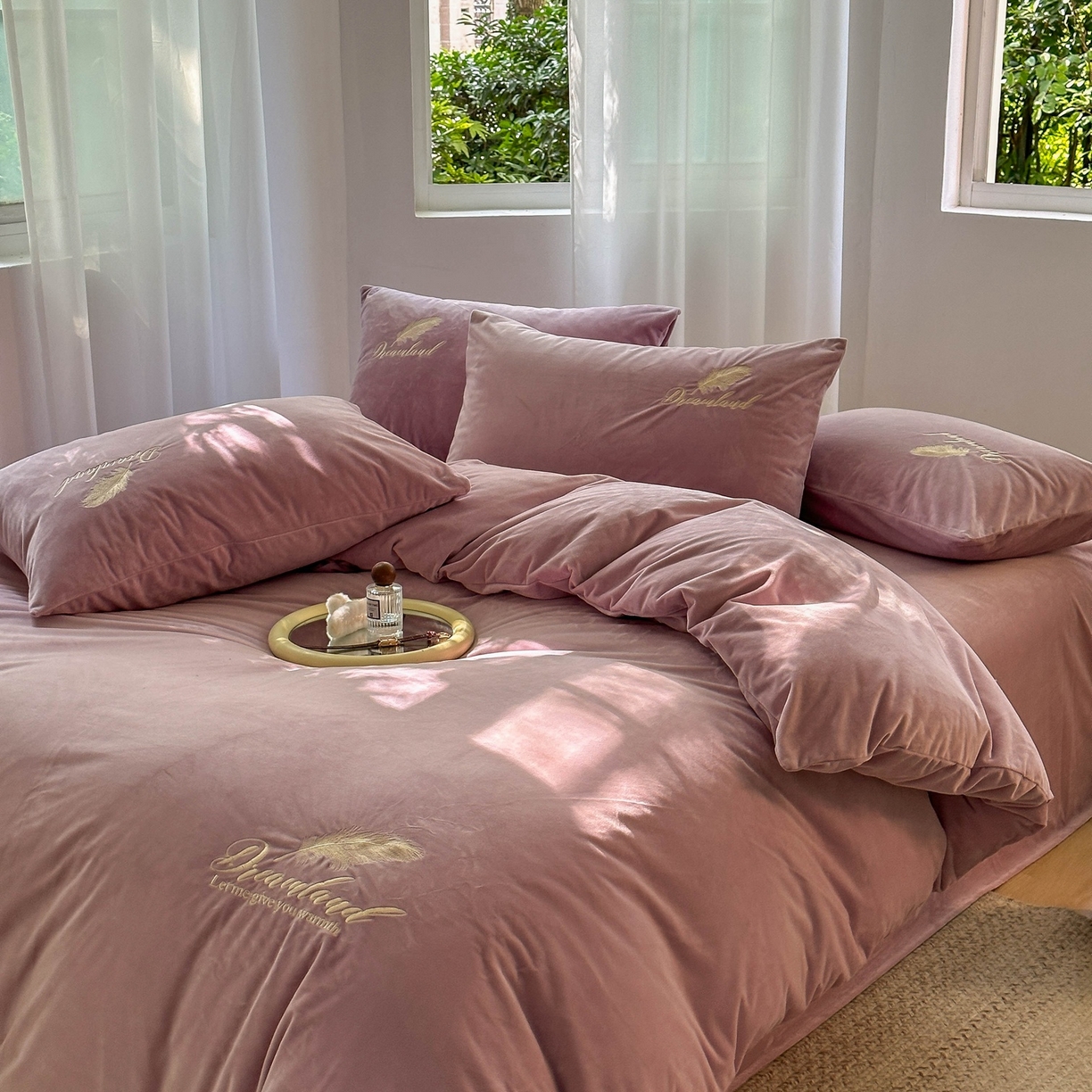 91家纺网 家纺一手货源 找家纺 爱彼家纺 2026新款羽毛水晶绒四件套-系列四 羽毛-浅紫