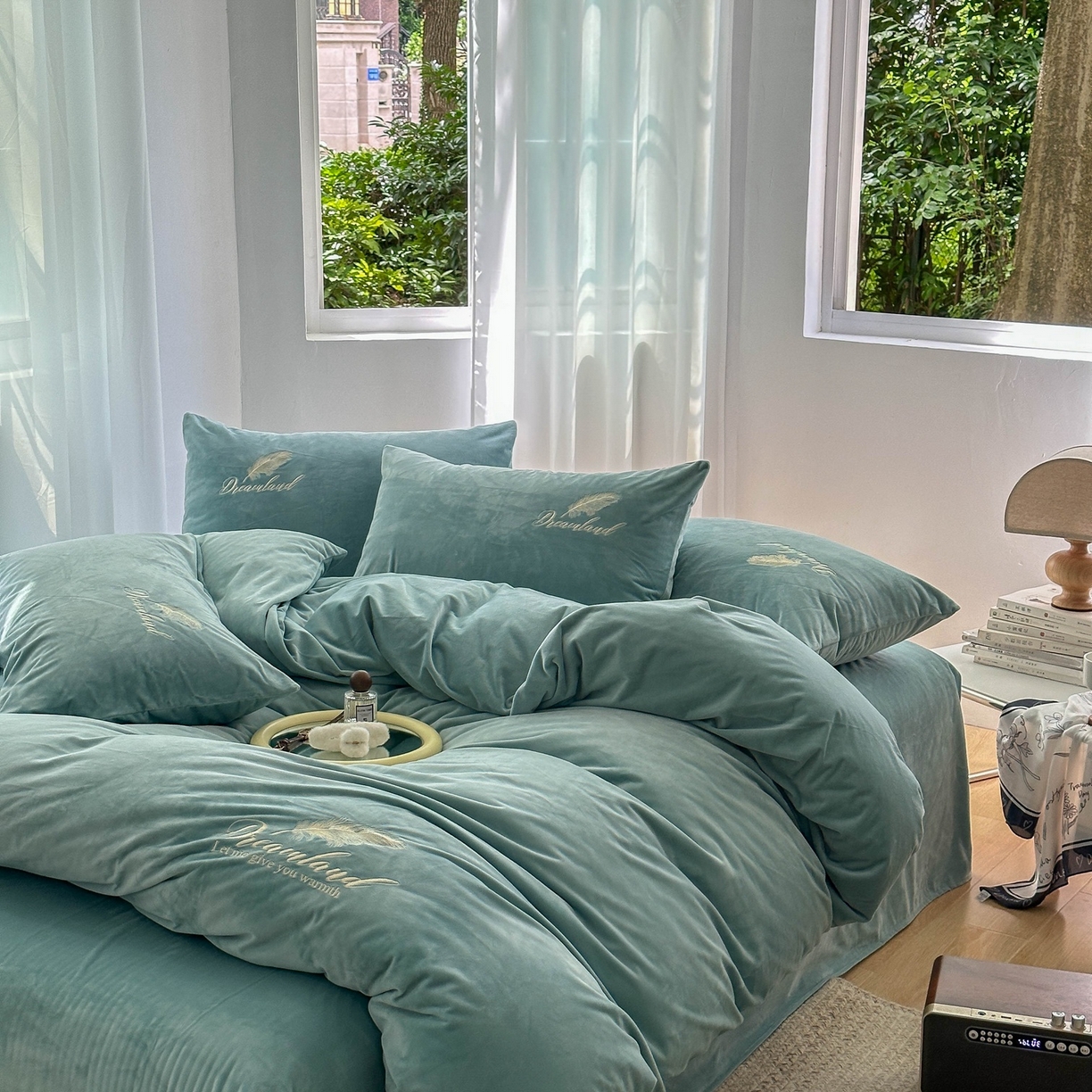 91家纺网 家纺一手货源 找家纺 爱彼家纺 2026新款羽毛水晶绒四件套-系列四 羽毛-浅蓝