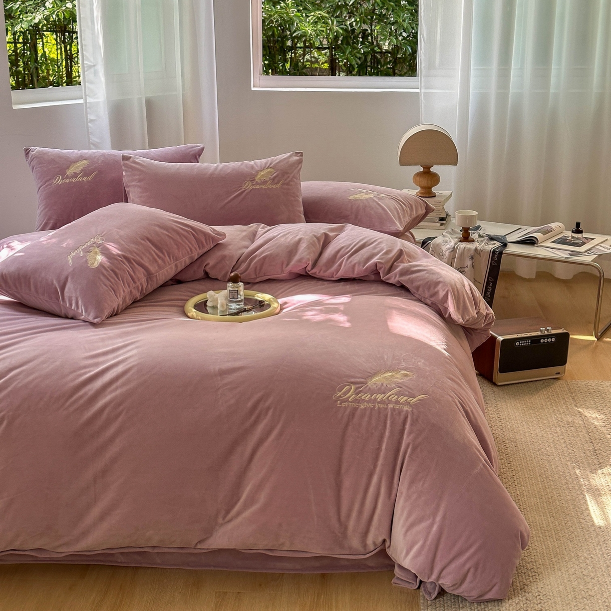 91家纺网 家纺一手货源 找家纺 爱彼家纺 2026新款羽毛水晶绒四件套-系列四 羽毛-浅紫