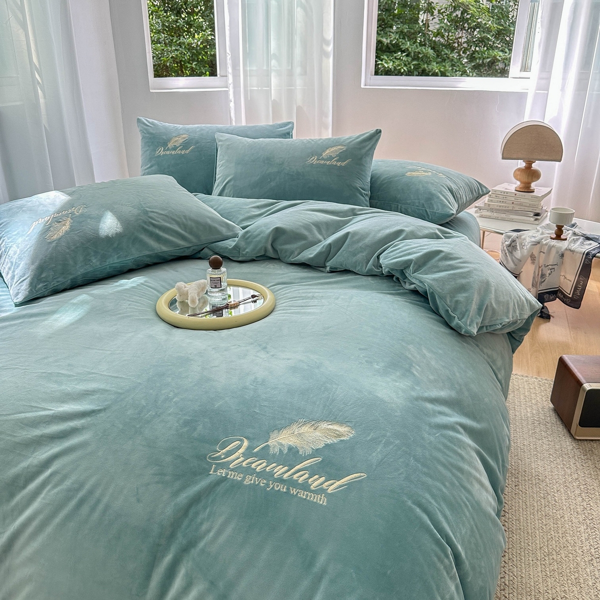 91家纺网 家纺一手货源 找家纺 爱彼家纺 2026新款羽毛水晶绒四件套-系列四 羽毛-浅蓝