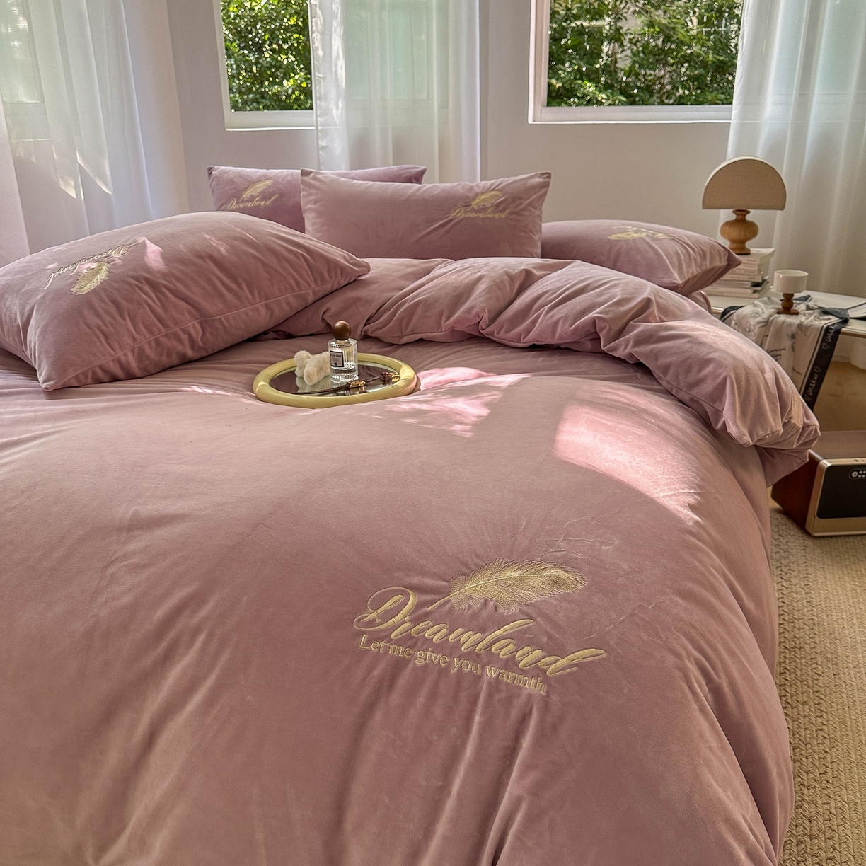 91家纺网 家纺一手货源 找家纺 爱彼家纺 2026新款羽毛水晶绒四件套-系列四 羽毛-浅紫