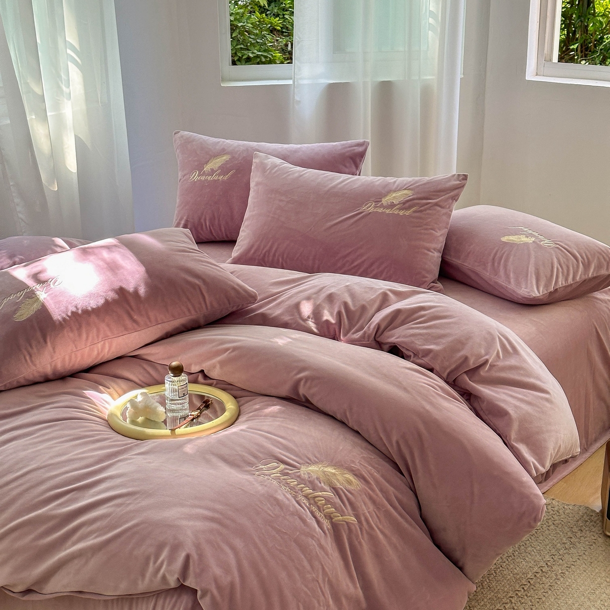 91家纺网 家纺一手货源 找家纺 爱彼家纺 2026新款羽毛水晶绒四件套-系列四 羽毛-浅紫