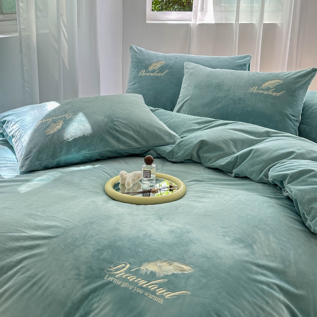 91家纺网 家纺一手货源 找家纺 爱彼家纺 2026新款羽毛水晶绒四件套-系列四 羽毛-浅蓝