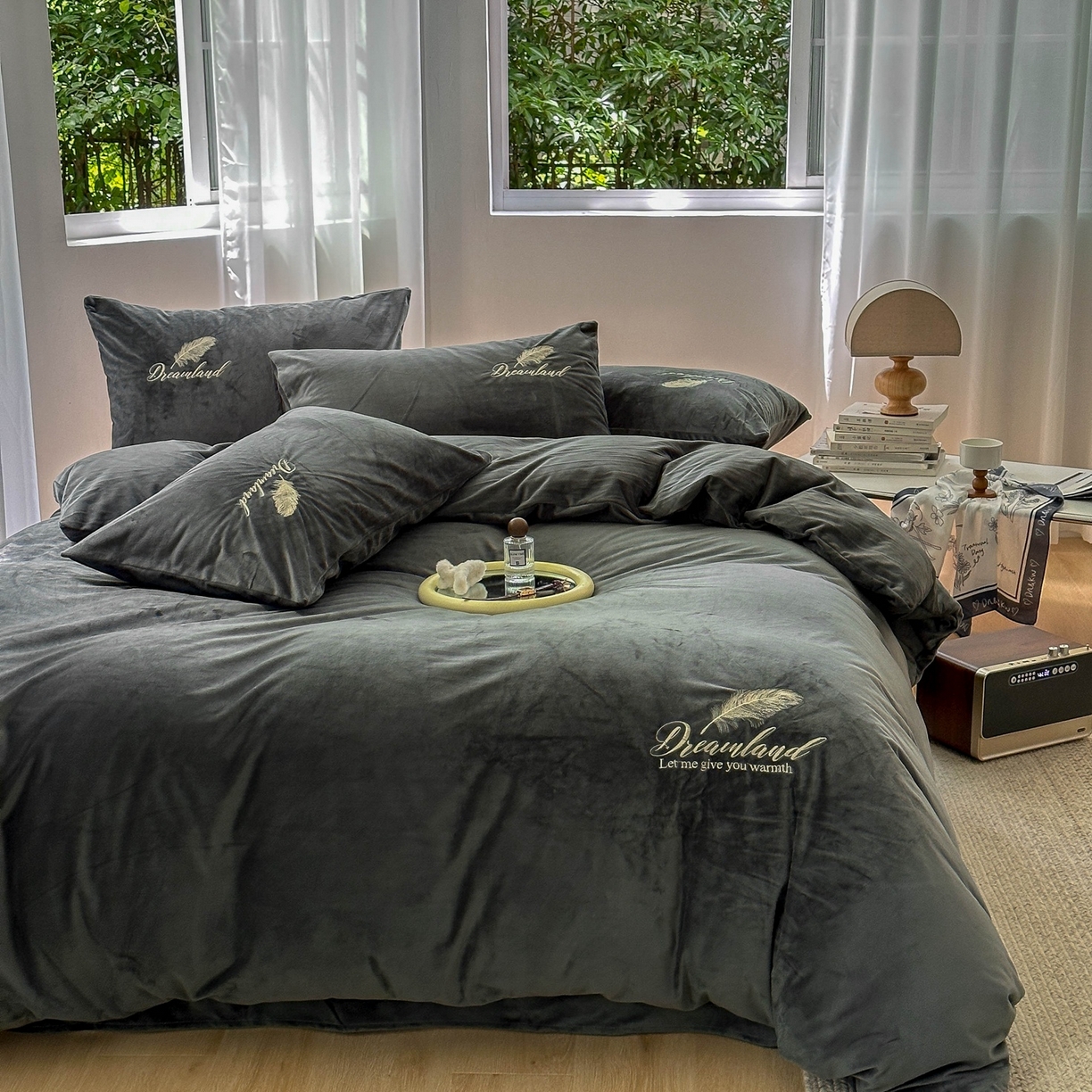 91家纺网 家纺一手货源 找家纺 爱彼家纺 2026新款羽毛水晶绒四件套-系列四 羽毛-深灰