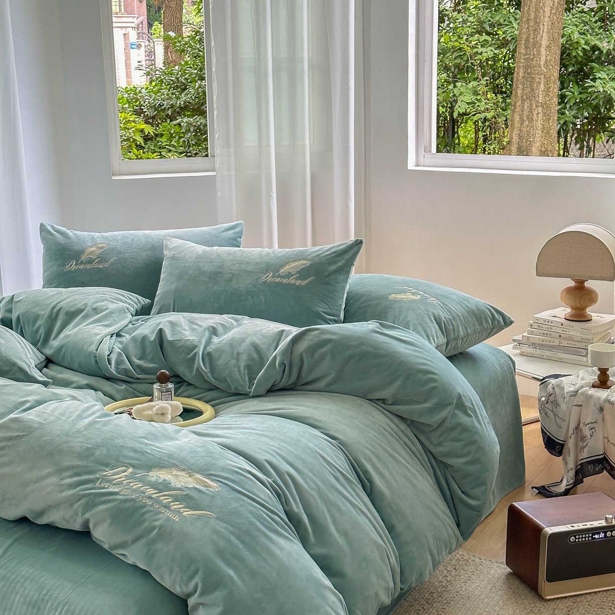 91家纺网 家纺一手货源 找家纺 爱彼家纺 2026新款羽毛水晶绒四件套-系列四 羽毛-浅蓝