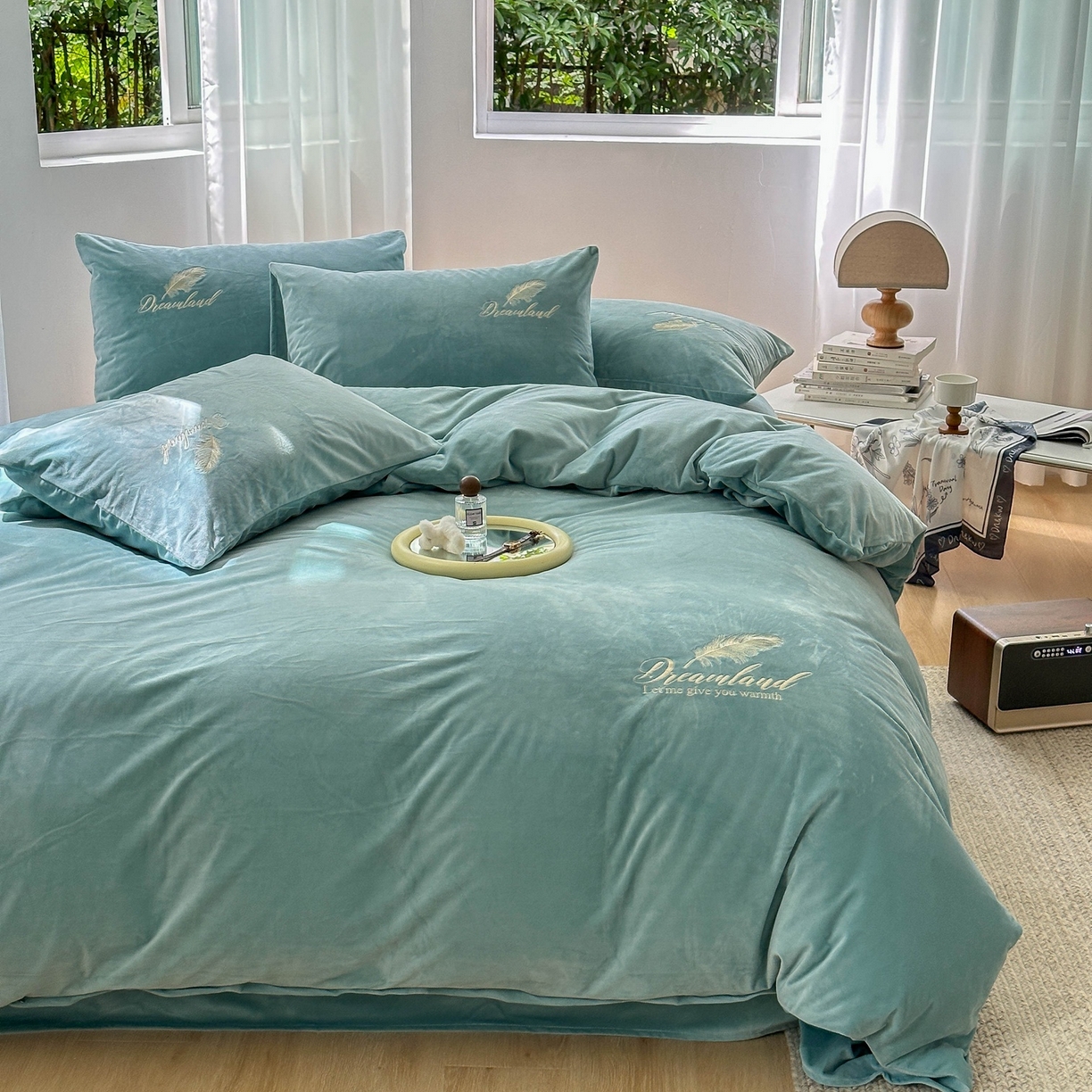 91家纺网 家纺一手货源 找家纺 爱彼家纺 2026新款羽毛水晶绒四件套-系列四 羽毛-浅蓝